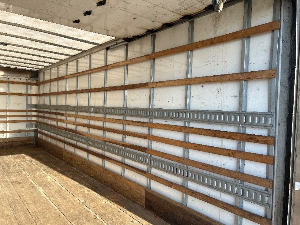 Medium Duty Box Truck-Light and Medium Duty Trucks-International-2019-MV607-La Porte-IN-122,735\n\t\tmiles-$ 51,750 - Image 12