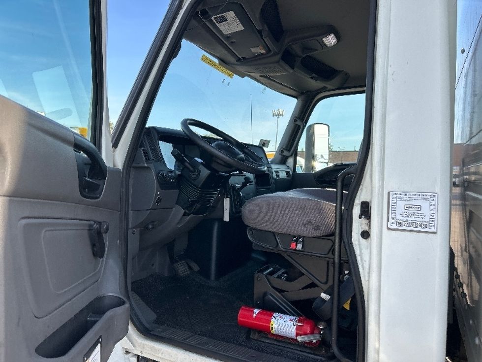 Medium Duty Box Truck-Light and Medium Duty Trucks-International-2019-MV607-La Porte-IN-122,735\n\t\tmiles-$ 51,750 - Image 16