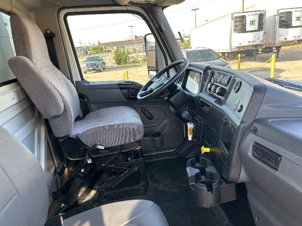 Medium Duty Box Truck-Light and Medium Duty Trucks-International-2019-MV607-La Porte-IN-122,735\n\t\tmiles-$ 51,750 - Image 22