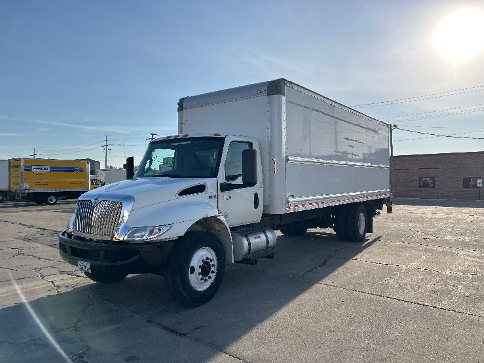 Medium Duty Box Truck-Light and Medium Duty Trucks-International-2019-MV607-La Porte-IN-122,735\n\t\tmiles-$ 51,750 - Image 3
