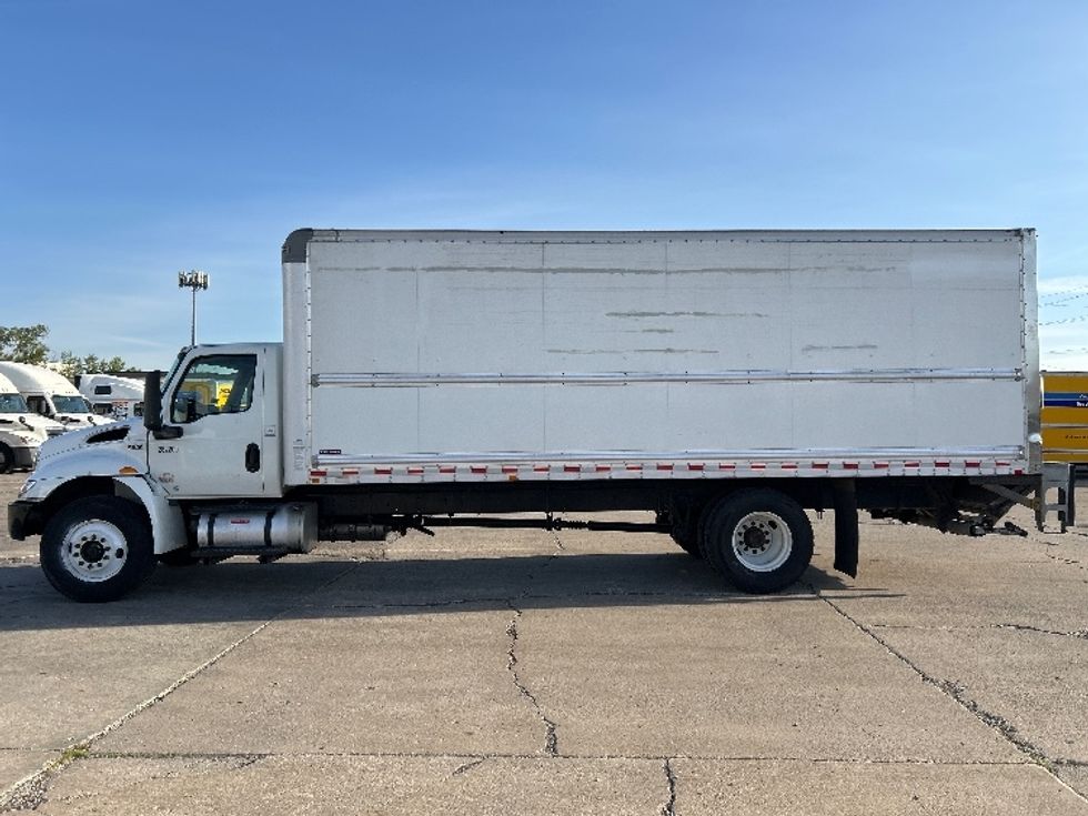 Medium Duty Box Truck-Light and Medium Duty Trucks-International-2019-MV607-La Porte-IN-122,735\n\t\tmiles-$ 51,750 - Image 4
