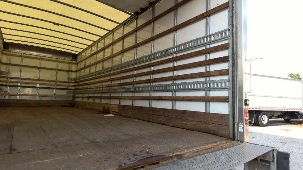 Medium Duty Box Truck-Light and Medium Duty Trucks-International-2019-MV607-La Porte-IN-185,340\n\t\tmiles-$ 48,250 - Image 12