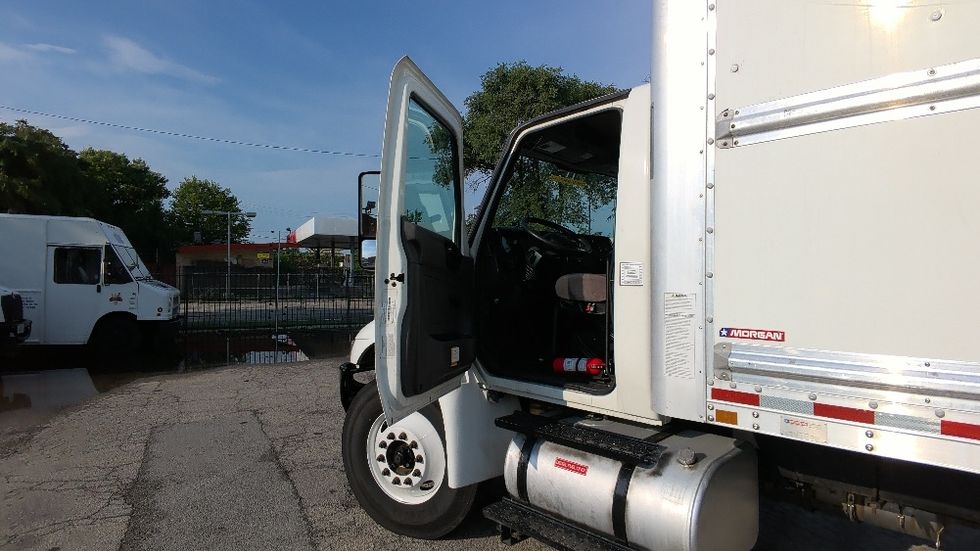 Medium Duty Box Truck-Light and Medium Duty Trucks-International-2019-MV607-La Porte-IN-185,340\n\t\tmiles-$ 48,250 - Image 16