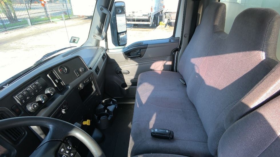 Medium Duty Box Truck-Light and Medium Duty Trucks-International-2019-MV607-La Porte-IN-185,340\n\t\tmiles-$ 48,250 - Image 19