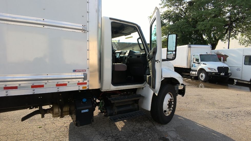 Medium Duty Box Truck-Light and Medium Duty Trucks-International-2019-MV607-La Porte-IN-185,340\n\t\tmiles-$ 48,250 - Image 20