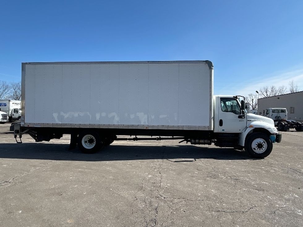 Medium Duty Box Truck-Light and Medium Duty Trucks-International-2019-MV607-Lansing-MI-127,727\n\t\tmiles-$ 51,250 - Image 15