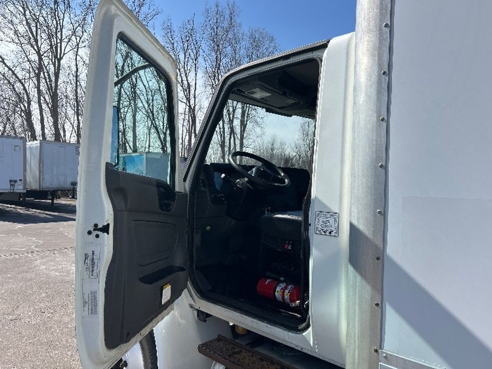 Medium Duty Box Truck-Light and Medium Duty Trucks-International-2019-MV607-Lansing-MI-127,727\n\t\tmiles-$ 51,250 - Image 16