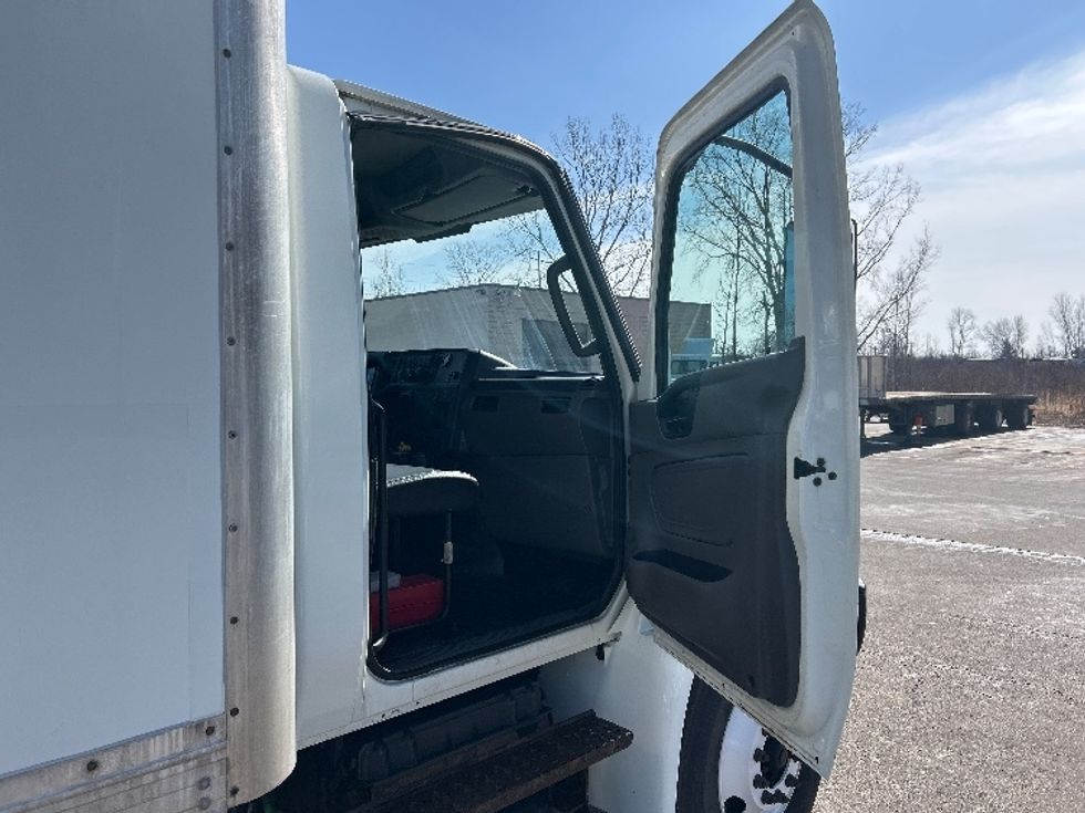 Medium Duty Box Truck-Light and Medium Duty Trucks-International-2019-MV607-Lansing-MI-127,727\n\t\tmiles-$ 51,250 - Image 20