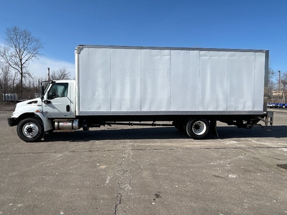 Medium Duty Box Truck-Light and Medium Duty Trucks-International-2019-MV607-Lansing-MI-127,727\n\t\tmiles-$ 51,250 - Image 4