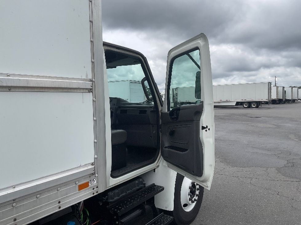 Medium Duty Box Truck-Light and Medium Duty Trucks-International-2019-MV607-Little Rock-AR-202,400\n\t\tmiles-$ 42,250 - Image 20