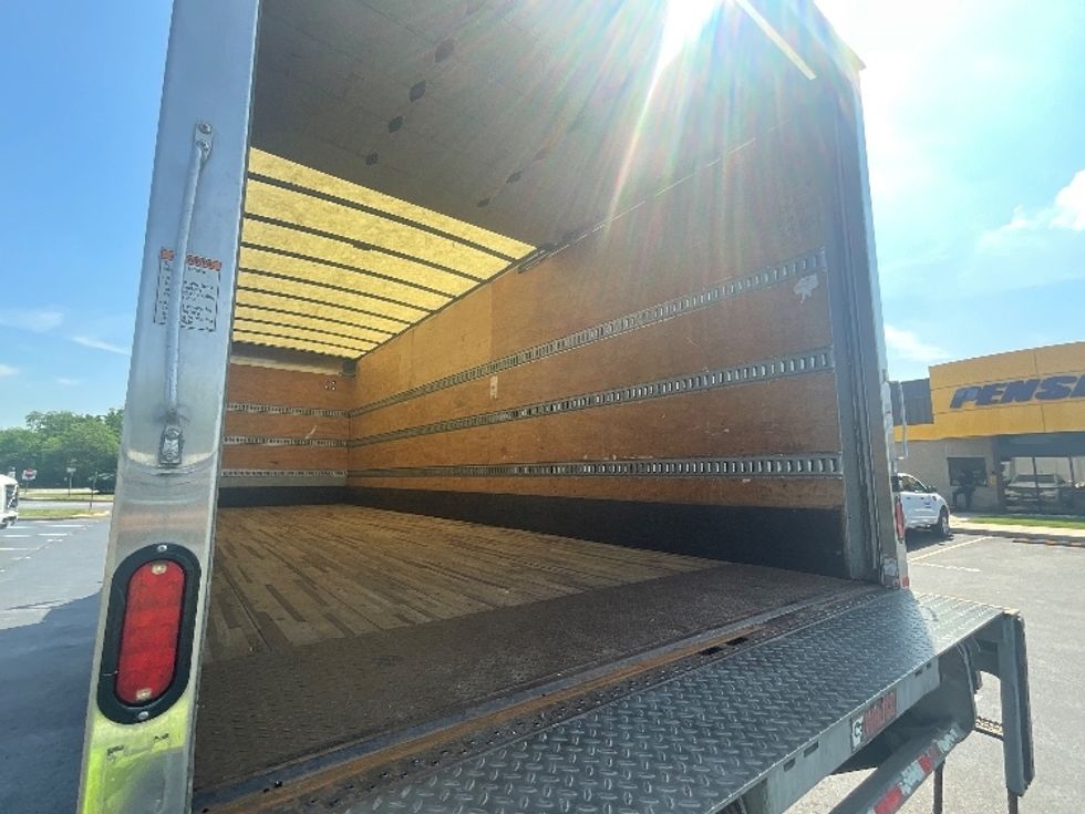 Medium Duty Box Truck-Light and Medium Duty Trucks-International-2019-MV607-Milford-DE-173,100\n\t\tmiles-$ 53,500 - Image 12