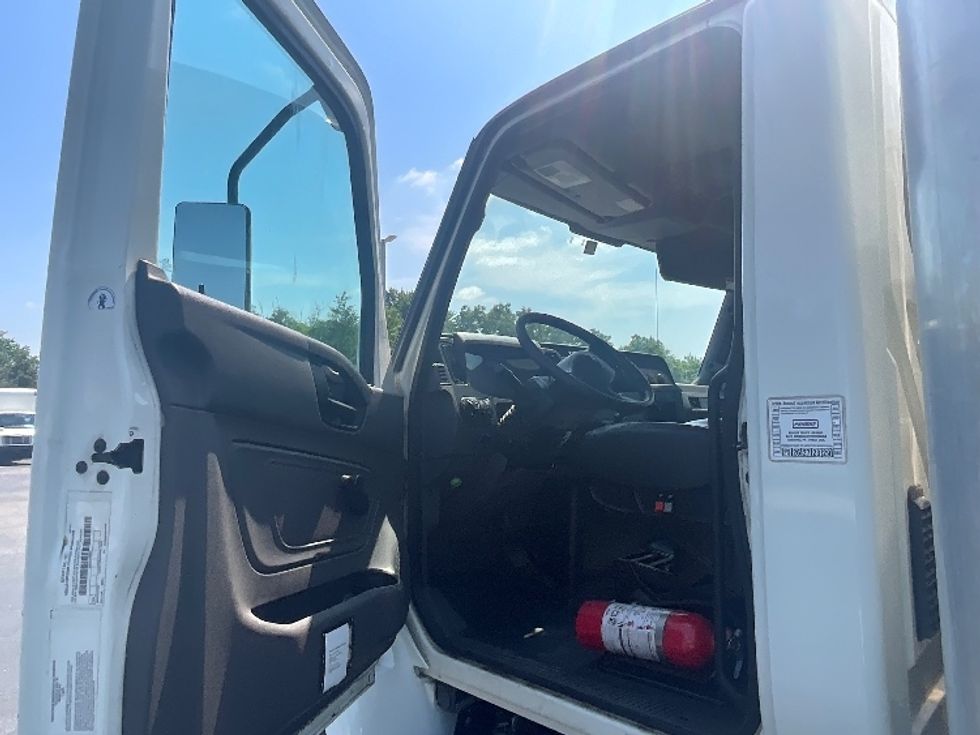 Medium Duty Box Truck-Light and Medium Duty Trucks-International-2019-MV607-Milford-DE-173,100\n\t\tmiles-$ 53,500 - Image 16