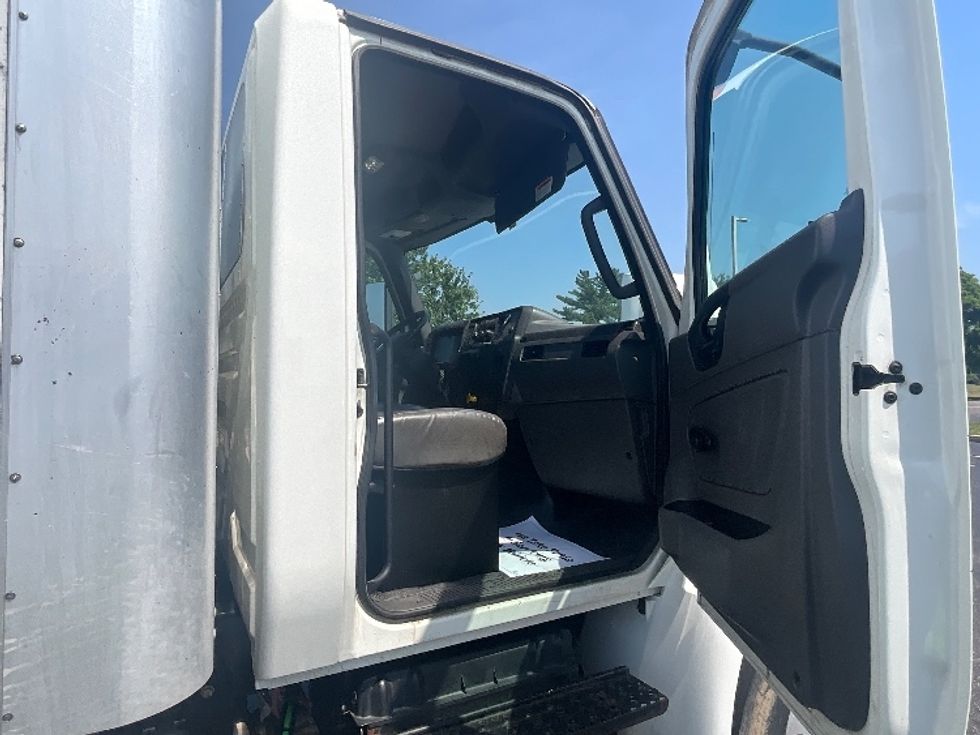 Medium Duty Box Truck-Light and Medium Duty Trucks-International-2019-MV607-Milford-DE-173,100\n\t\tmiles-$ 53,500 - Image 20