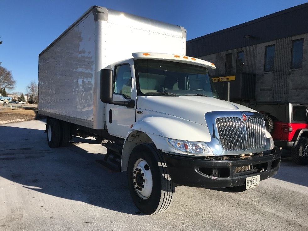 Medium Duty Box Truck-Light and Medium Duty Trucks-International-2019-MV607-Milwaukee-WI-157,724\n\t\tmiles-$ 44,750 - Image 1