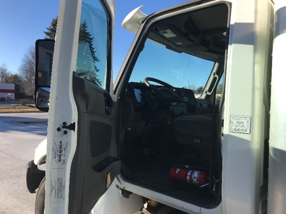 Medium Duty Box Truck-Light and Medium Duty Trucks-International-2019-MV607-Milwaukee-WI-157,724\n\t\tmiles-$ 44,750 - Image 16