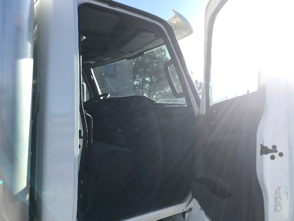 Medium Duty Box Truck-Light and Medium Duty Trucks-International-2019-MV607-Milwaukee-WI-157,724\n\t\tmiles-$ 44,750 - Image 19