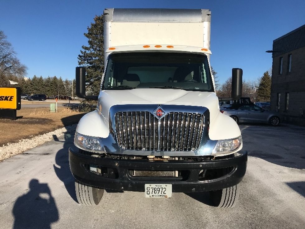 Medium Duty Box Truck-Light and Medium Duty Trucks-International-2019-MV607-Milwaukee-WI-157,724\n\t\tmiles-$ 44,750 - Image 2