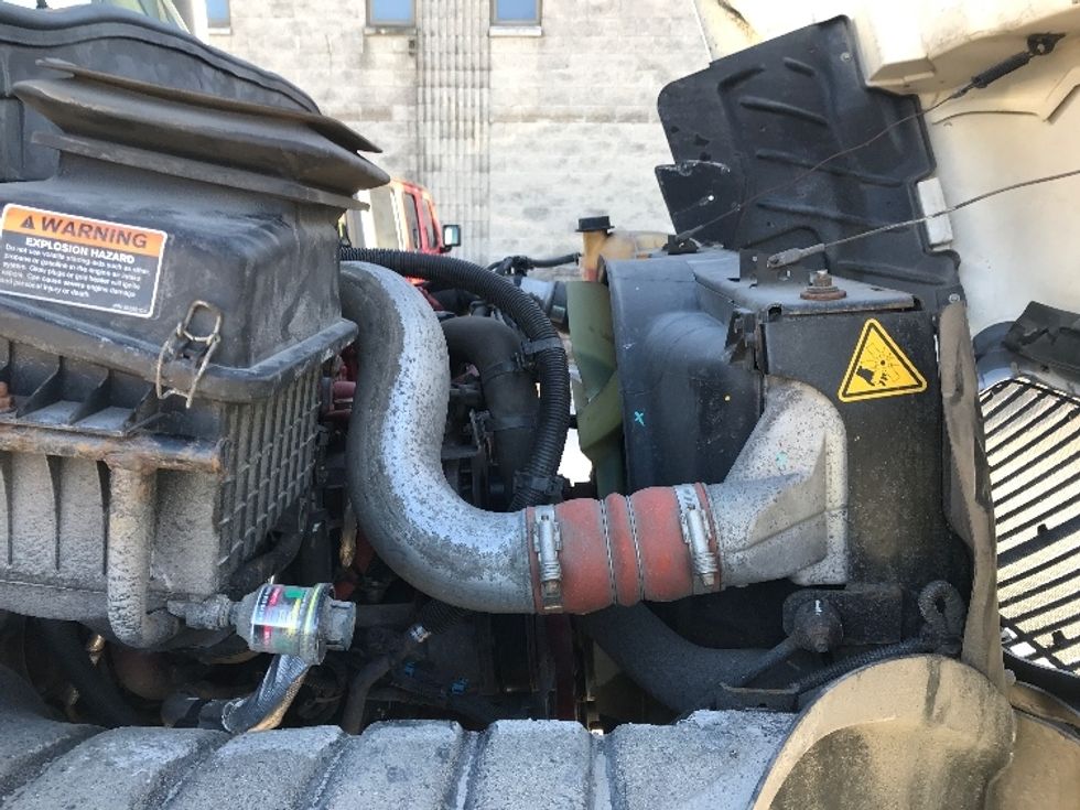 Medium Duty Box Truck-Light and Medium Duty Trucks-International-2019-MV607-Milwaukee-WI-157,724\n\t\tmiles-$ 44,750 - Image 23