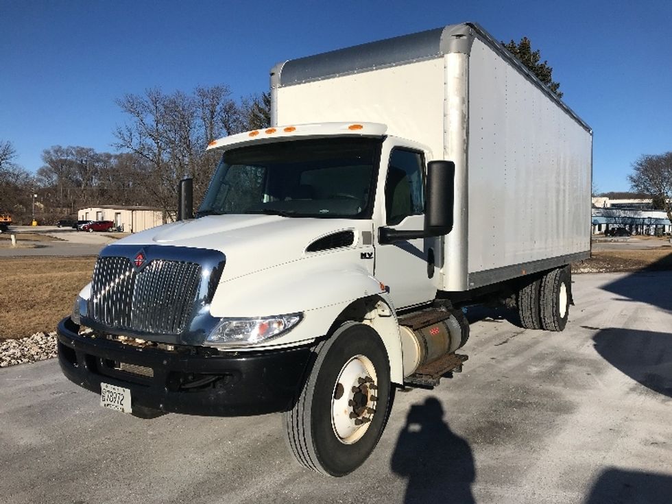 Medium Duty Box Truck-Light and Medium Duty Trucks-International-2019-MV607-Milwaukee-WI-157,724\n\t\tmiles-$ 44,750 - Image 3