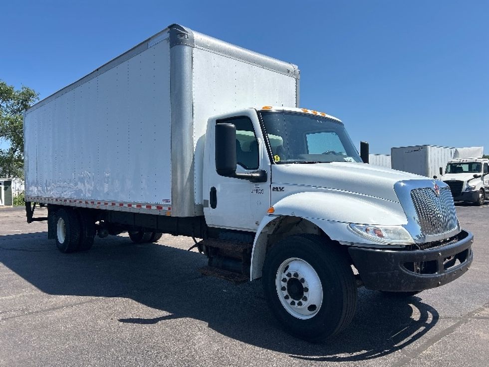 Medium Duty Box Truck-Light and Medium Duty Trucks-International-2019-MV607-Milwaukee-WI-296,248\n\t\tmiles-$ 26,000 - Image 1