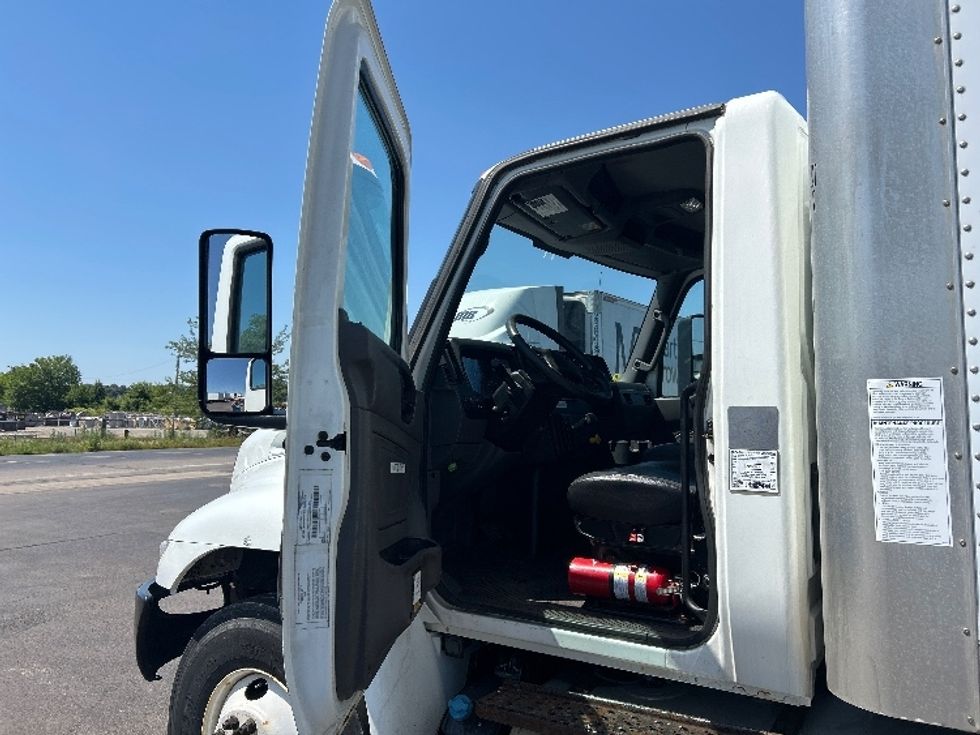 Medium Duty Box Truck-Light and Medium Duty Trucks-International-2019-MV607-Milwaukee-WI-296,248\n\t\tmiles-$ 26,000 - Image 15