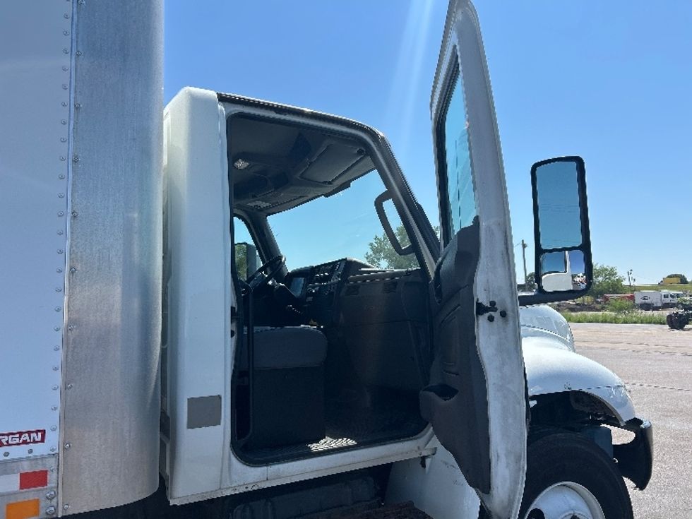 Medium Duty Box Truck-Light and Medium Duty Trucks-International-2019-MV607-Milwaukee-WI-296,248\n\t\tmiles-$ 26,000 - Image 19