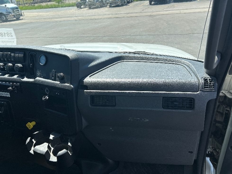 Medium Duty Box Truck-Light and Medium Duty Trucks-International-2019-MV607-Milwaukee-WI-296,248\n\t\tmiles-$ 26,000 - Image 20