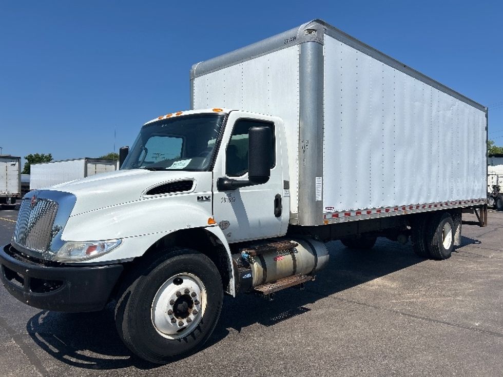 Medium Duty Box Truck-Light and Medium Duty Trucks-International-2019-MV607-Milwaukee-WI-296,248\n\t\tmiles-$ 26,000 - Image 3