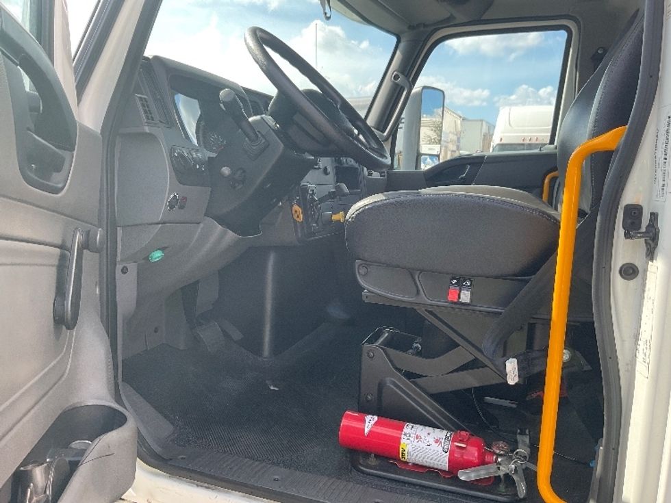 Medium Duty Box Truck-Light and Medium Duty Trucks-International-2019-MV607-Ocala-FL-44,853\n\t\tmiles-$ 52,000 - Image 16