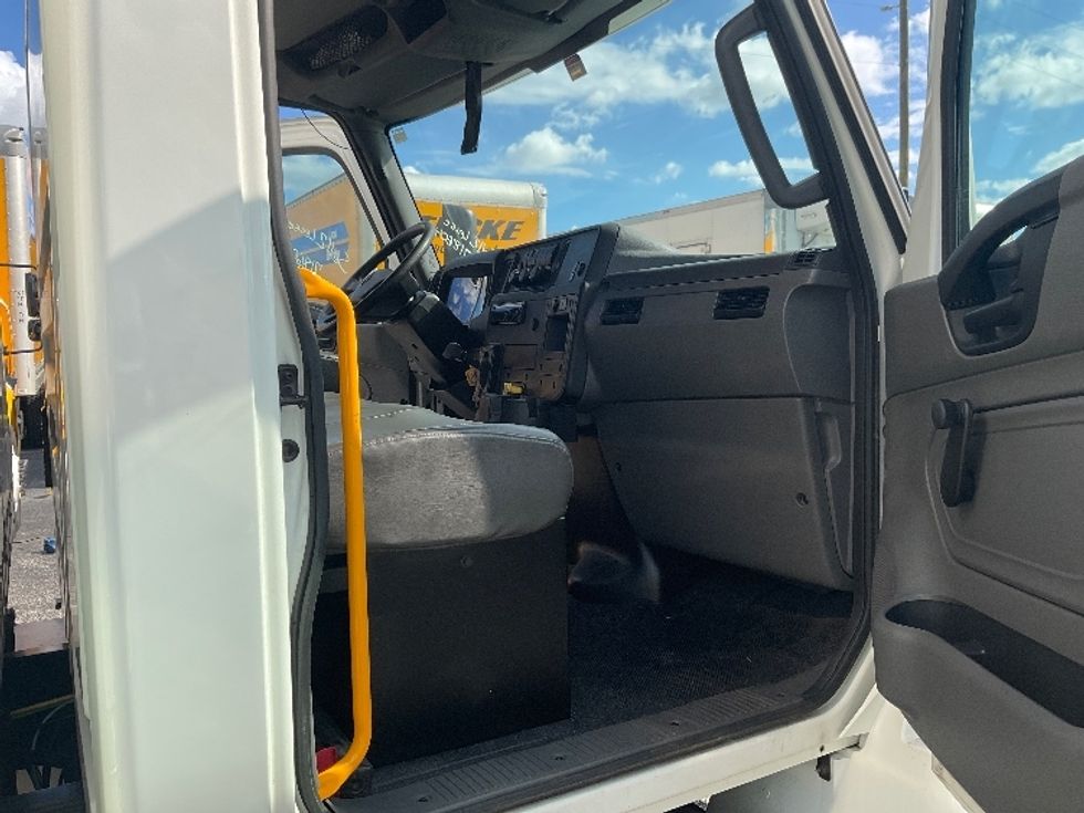 Medium Duty Box Truck-Light and Medium Duty Trucks-International-2019-MV607-Ocala-FL-44,853\n\t\tmiles-$ 52,000 - Image 20