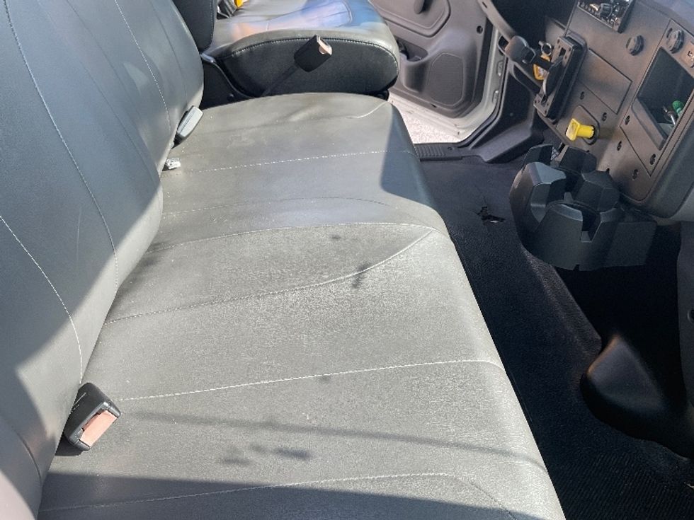 Medium Duty Box Truck-Light and Medium Duty Trucks-International-2019-MV607-Ocala-FL-44,853\n\t\tmiles-$ 52,000 - Image 22