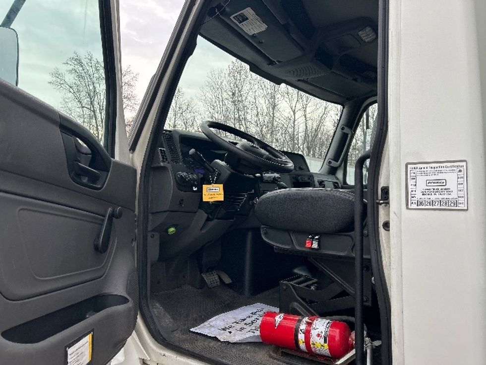Medium Duty Box Truck-Light and Medium Duty Trucks-International-2019-MV607-Poplar Bluff-MO-130,265\n\t\tmiles-$ 50,000 - Image 15