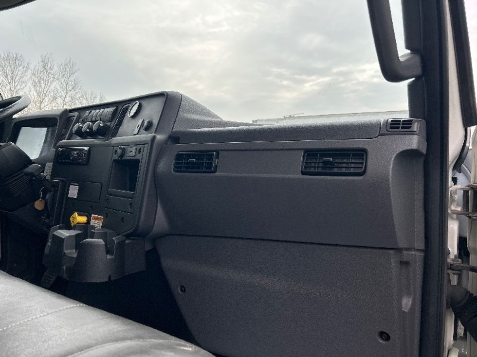 Medium Duty Box Truck-Light and Medium Duty Trucks-International-2019-MV607-Poplar Bluff-MO-130,265\n\t\tmiles-$ 50,000 - Image 20