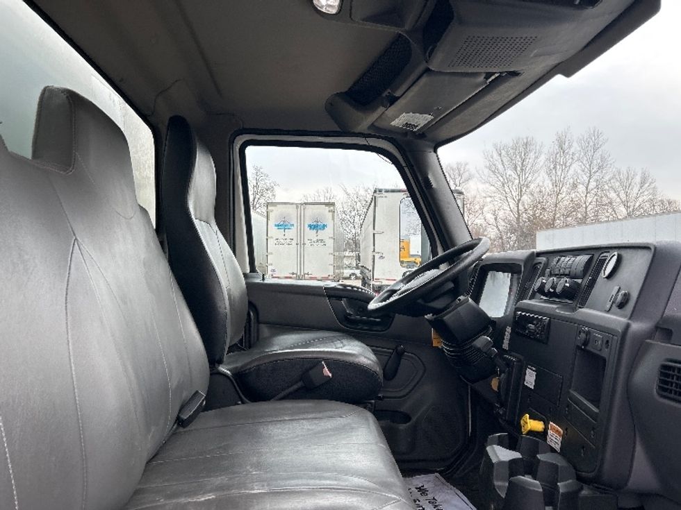 Medium Duty Box Truck-Light and Medium Duty Trucks-International-2019-MV607-Poplar Bluff-MO-130,265\n\t\tmiles-$ 50,000 - Image 21