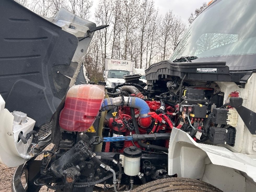 Medium Duty Box Truck-Light and Medium Duty Trucks-International-2019-MV607-Poplar Bluff-MO-130,265\n\t\tmiles-$ 50,000 - Image 23