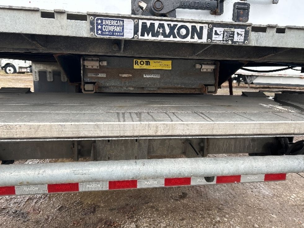 Medium Duty Box Truck-Light and Medium Duty Trucks-International-2019-MV607-Poplar Bluff-MO-130,265\n\t\tmiles-$ 50,000 - Image 24