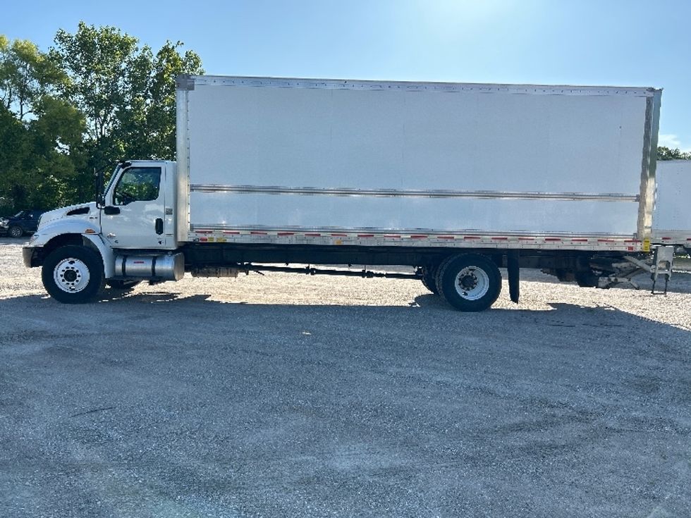 Medium Duty Box Truck-Light and Medium Duty Trucks-International-2019-MV607-Poplar Bluff-MO-133,650\n\t\tmiles-$ 53,000 - Image 4