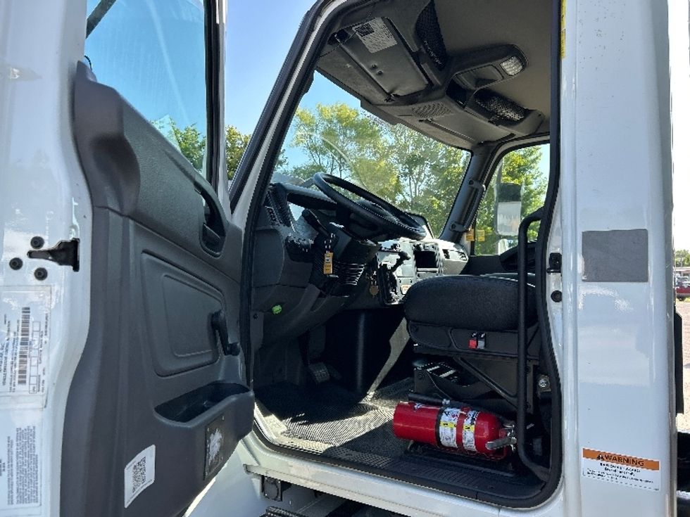 Medium Duty Box Truck-Light and Medium Duty Trucks-International-2019-MV607-Poplar Bluff-MO-133,650\n\t\tmiles-$ 53,000 - Image 16