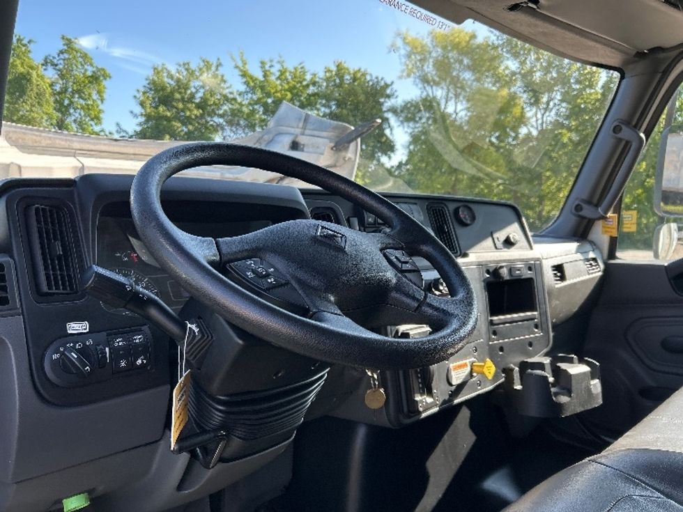 Medium Duty Box Truck-Light and Medium Duty Trucks-International-2019-MV607-Poplar Bluff-MO-133,650\n\t\tmiles-$ 53,000 - Image 17