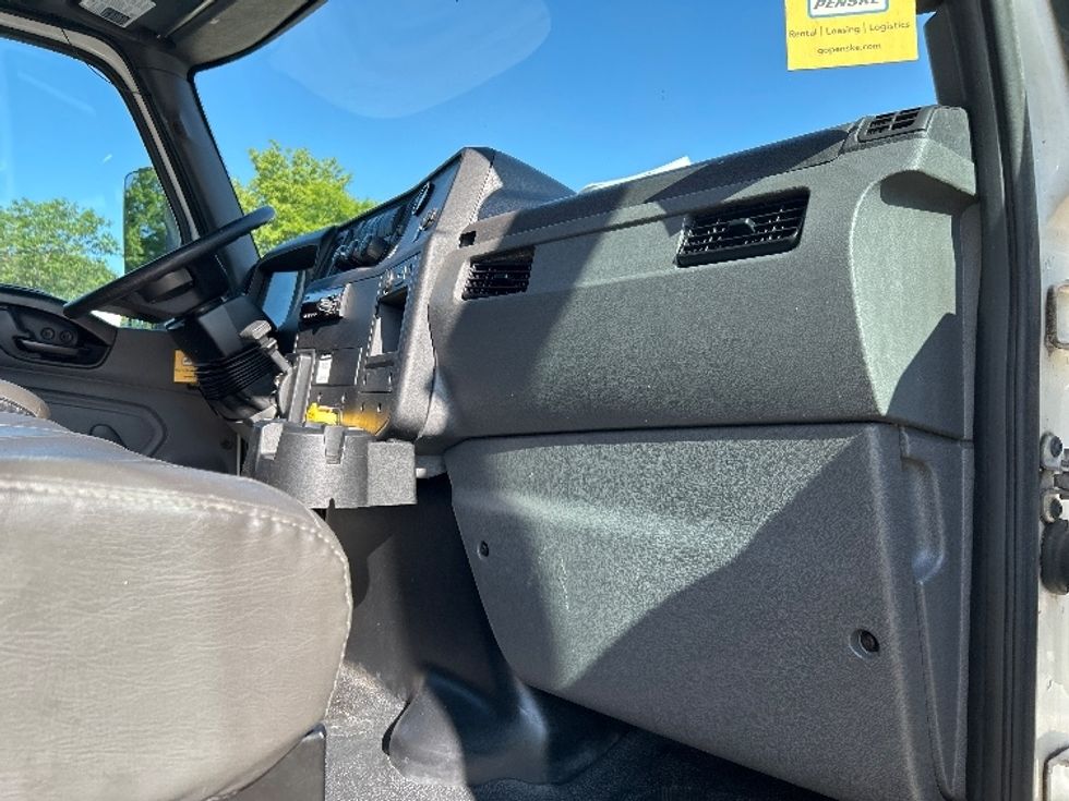 Medium Duty Box Truck-Light and Medium Duty Trucks-International-2019-MV607-Poplar Bluff-MO-133,650\n\t\tmiles-$ 53,000 - Image 21