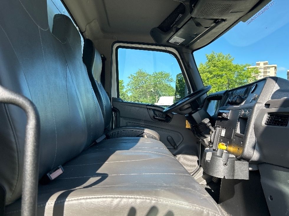 Medium Duty Box Truck-Light and Medium Duty Trucks-International-2019-MV607-Poplar Bluff-MO-133,650\n\t\tmiles-$ 53,000 - Image 22