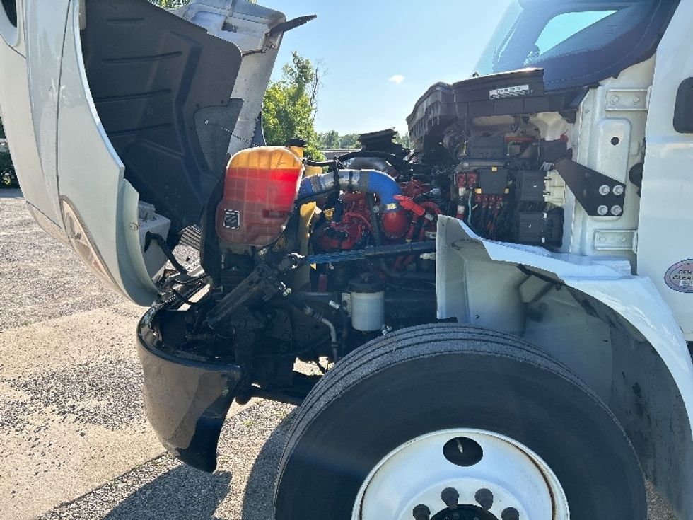 Medium Duty Box Truck-Light and Medium Duty Trucks-International-2019-MV607-Poplar Bluff-MO-133,650\n\t\tmiles-$ 53,000 - Image 24