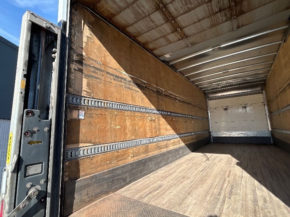 Medium Duty Box Truck-Light and Medium Duty Trucks-International-2019-MV607-Portland-OR-312,000\n\t\tmiles-$ 26,000 - Image 11