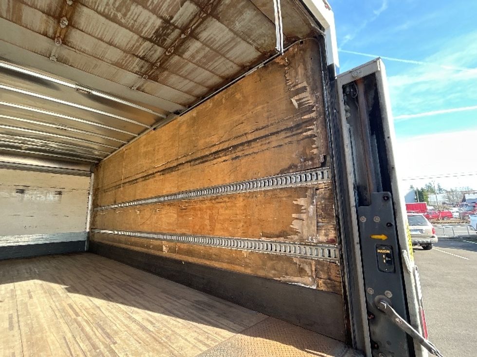 Medium Duty Box Truck-Light and Medium Duty Trucks-International-2019-MV607-Portland-OR-312,000\n\t\tmiles-$ 26,000 - Image 12