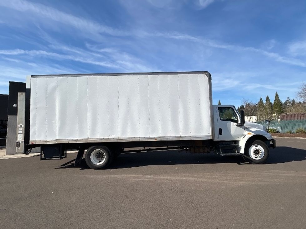 Medium Duty Box Truck-Light and Medium Duty Trucks-International-2019-MV607-Portland-OR-312,000\n\t\tmiles-$ 26,000 - Image 15