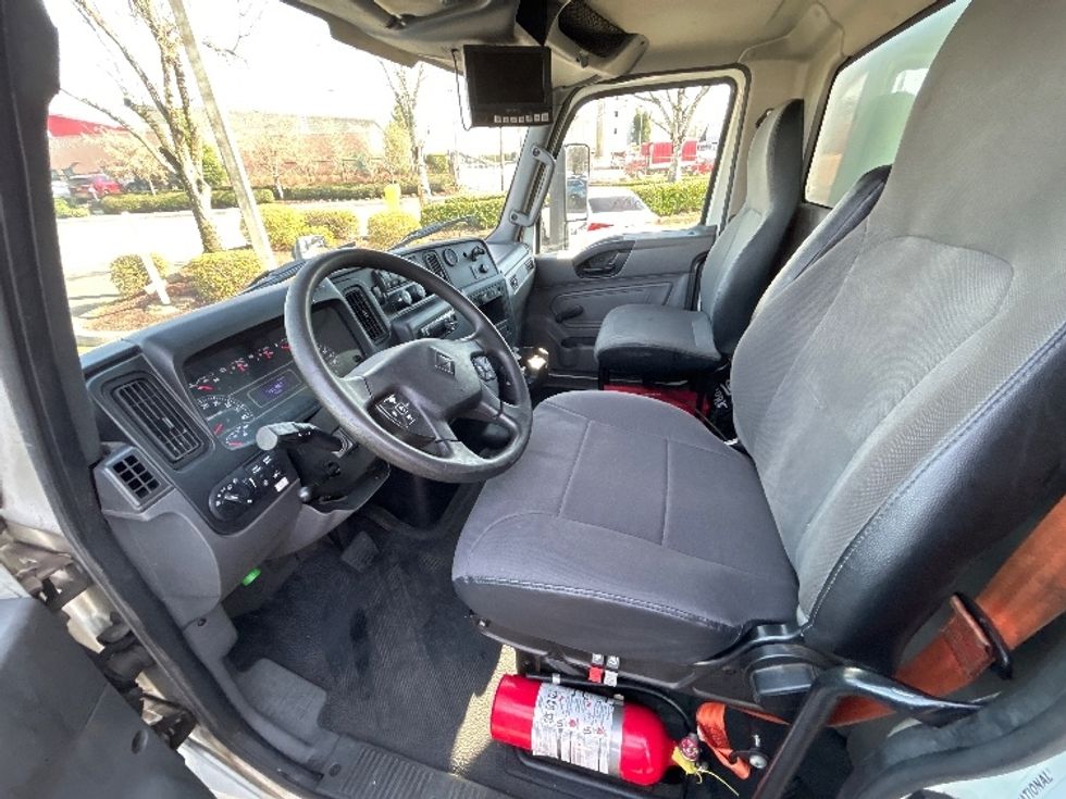 Medium Duty Box Truck-Light and Medium Duty Trucks-International-2019-MV607-Portland-OR-312,000\n\t\tmiles-$ 26,000 - Image 17
