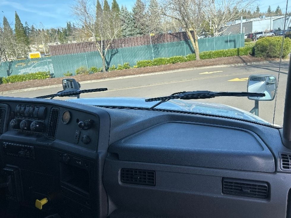 Medium Duty Box Truck-Light and Medium Duty Trucks-International-2019-MV607-Portland-OR-312,000\n\t\tmiles-$ 26,000 - Image 21