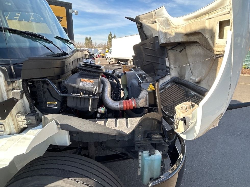 Medium Duty Box Truck-Light and Medium Duty Trucks-International-2019-MV607-Portland-OR-312,000\n\t\tmiles-$ 26,000 - Image 23