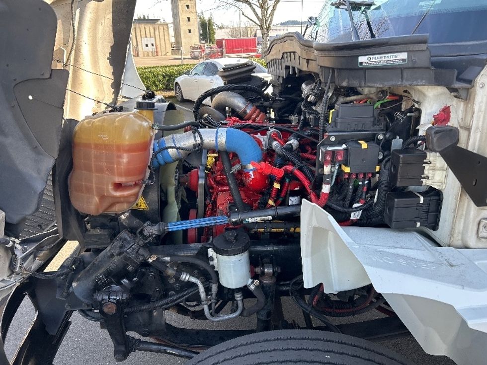 Medium Duty Box Truck-Light and Medium Duty Trucks-International-2019-MV607-Portland-OR-312,000\n\t\tmiles-$ 26,000 - Image 24