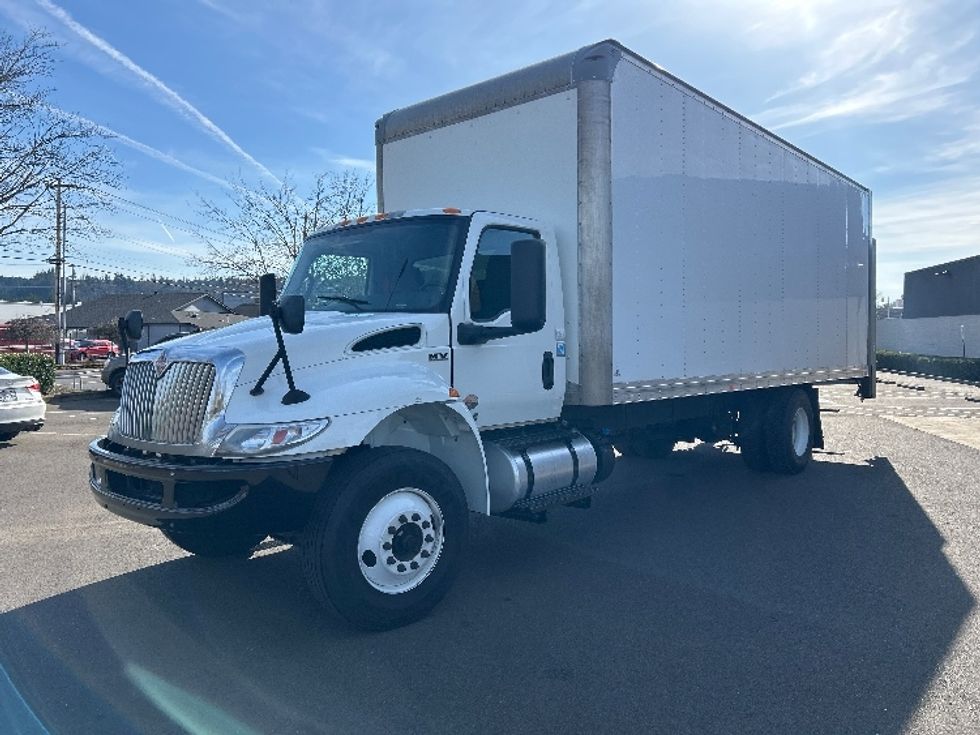 Medium Duty Box Truck-Light and Medium Duty Trucks-International-2019-MV607-Portland-OR-312,000\n\t\tmiles-$ 26,000 - Image 3